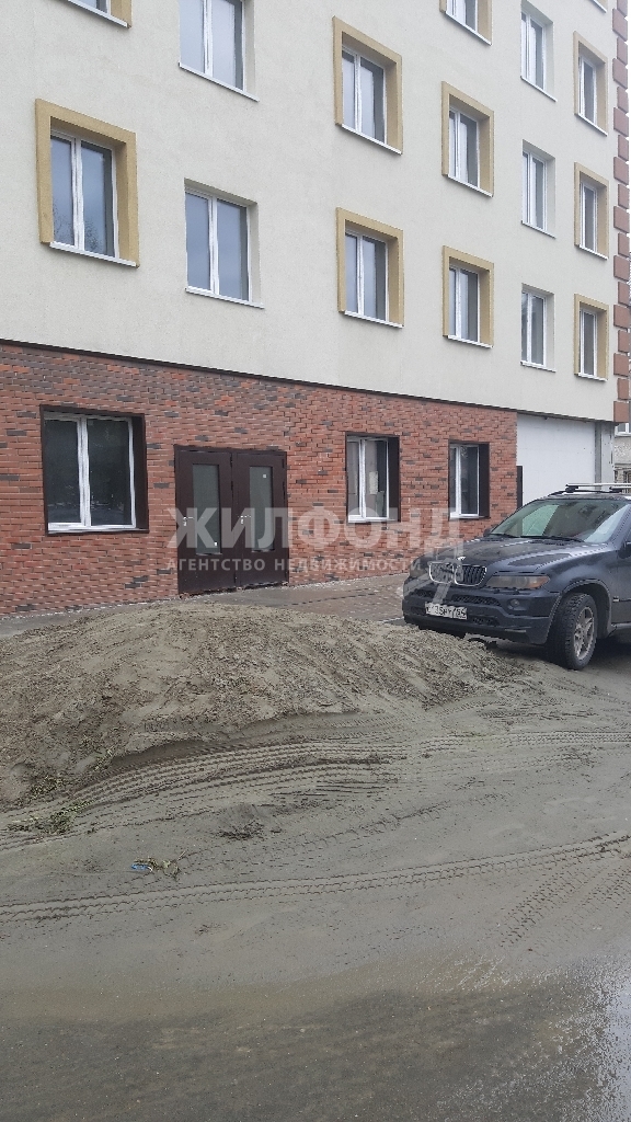 Ленинградская, Торговое помещение